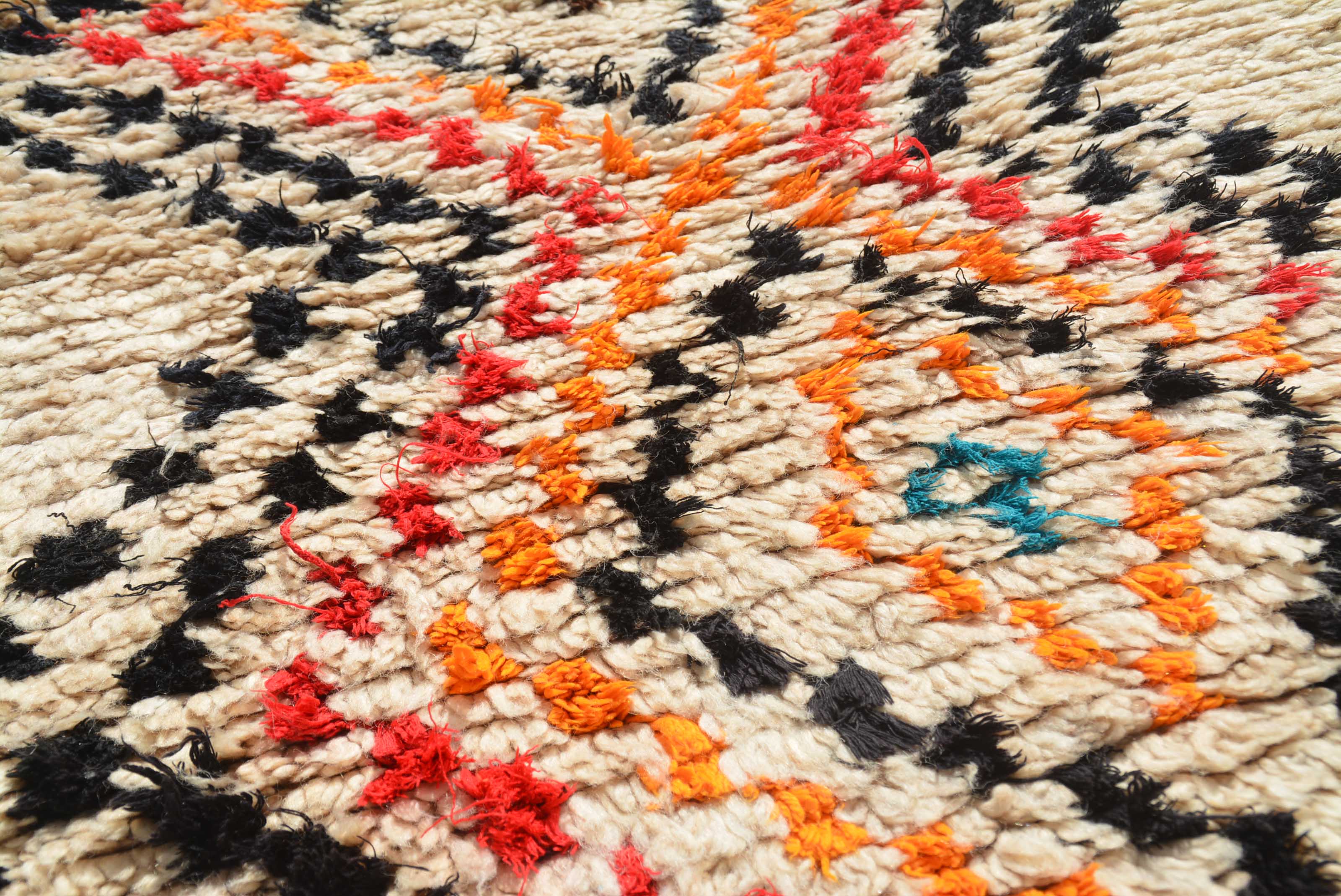 Captivating- 3'2" x 9' - 0.96m x 2.74m - Image 4